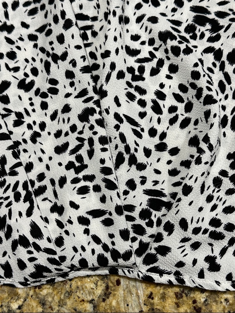 NY Collection Black & White Speckled V-Neck Blouse - Picture 7 of 9